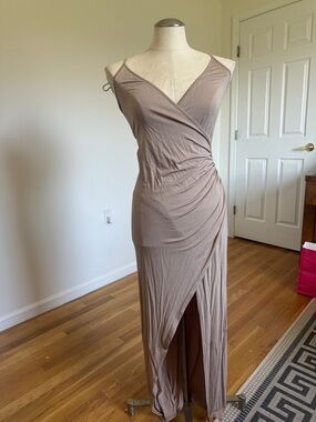 Forever 21 Sleeveless Maxi Dress. very soft, comfy and stylish